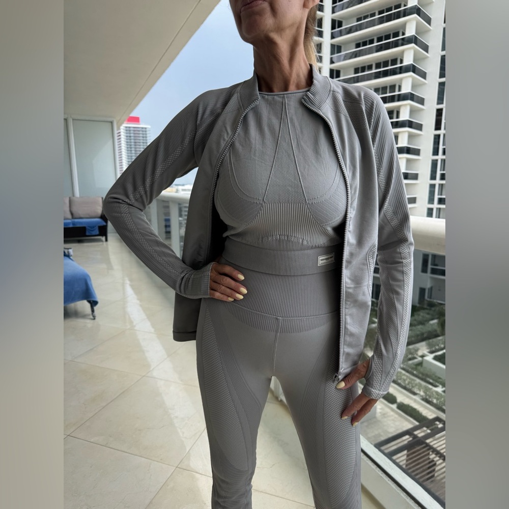Gray Seamless Activewear Set - image 1